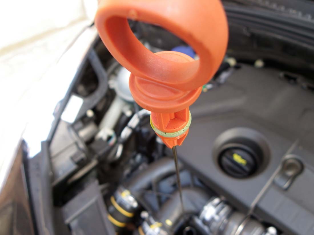 Pourquoi et comment vérifier le niveau d'huile de sa voiture ?